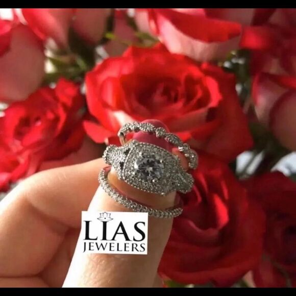 New 18k White gold wedding ring set